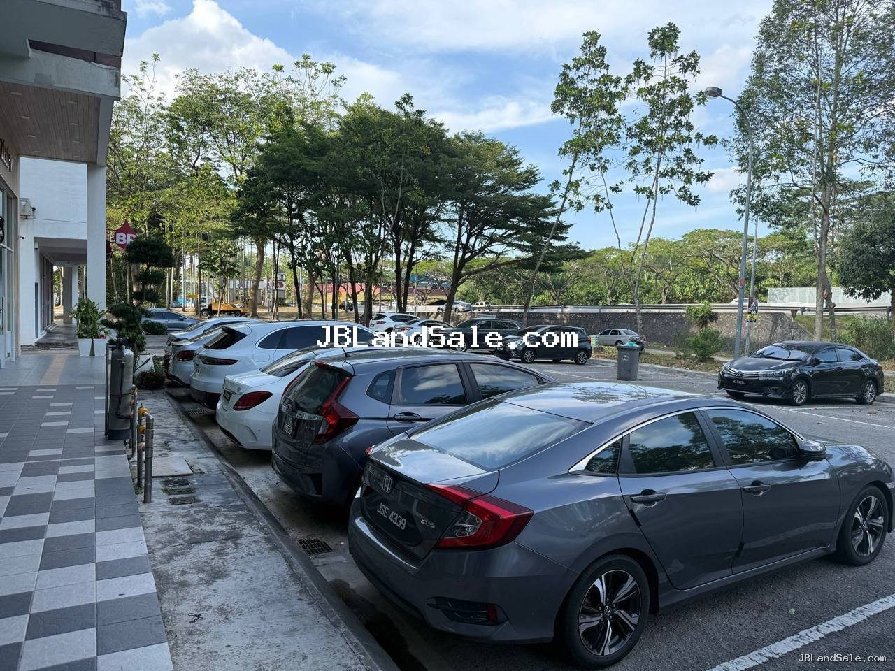 Danga Utama 3.5 Storey Shop Lot | Facing Main Road & Unblock View