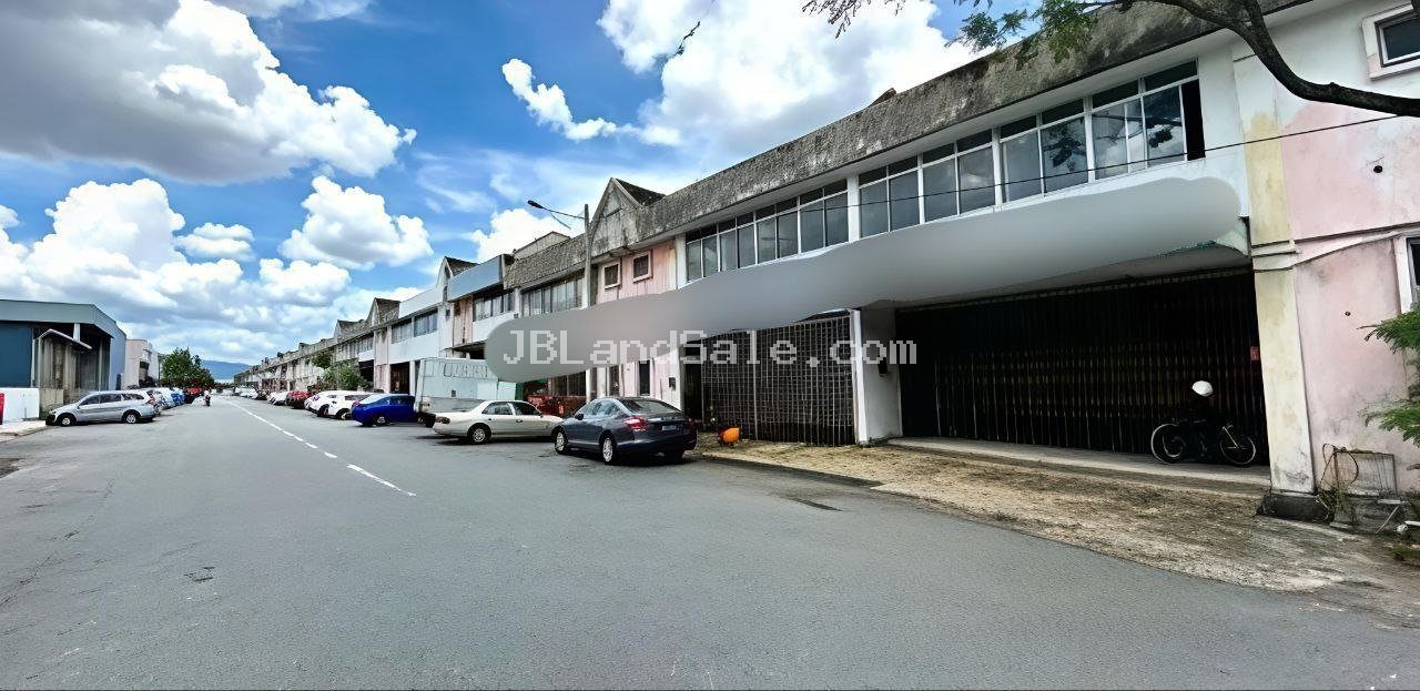 Skudai 1.5-storey Terrace Factory for Sale — Taman Universiti, 30x80 Ft
